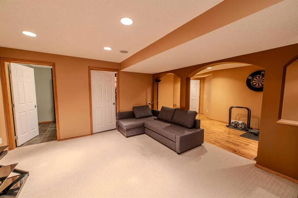 192 Somerglen Common SW