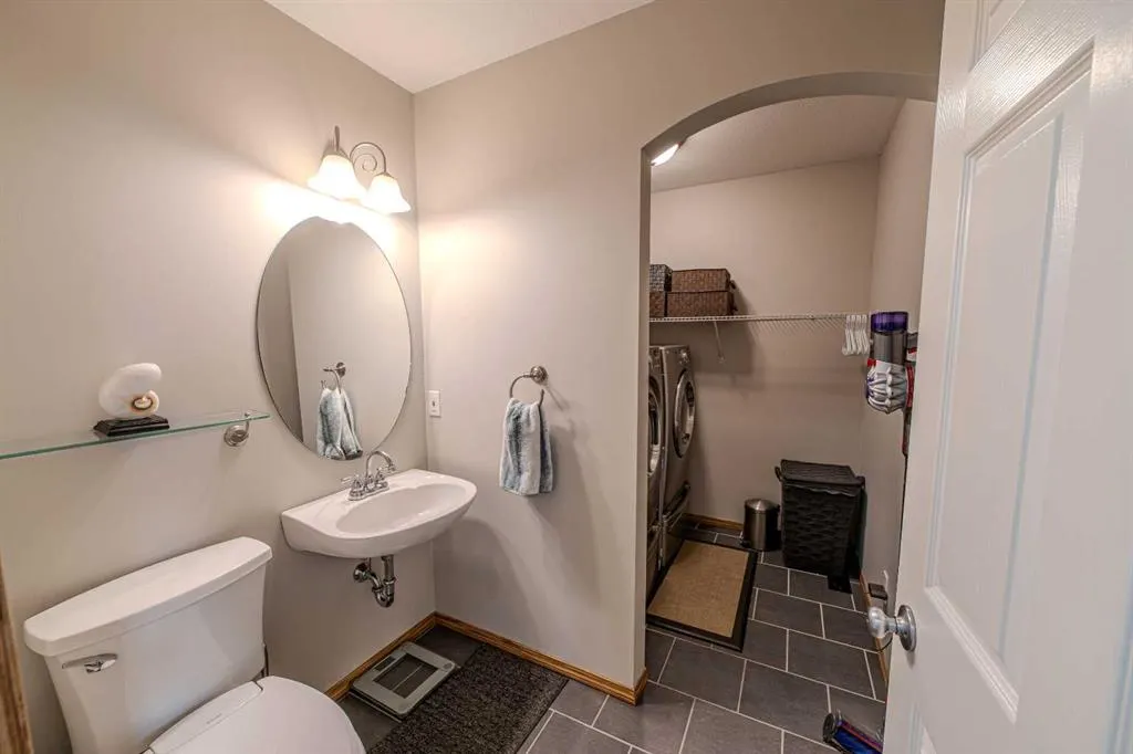 192 Somerglen Common SW