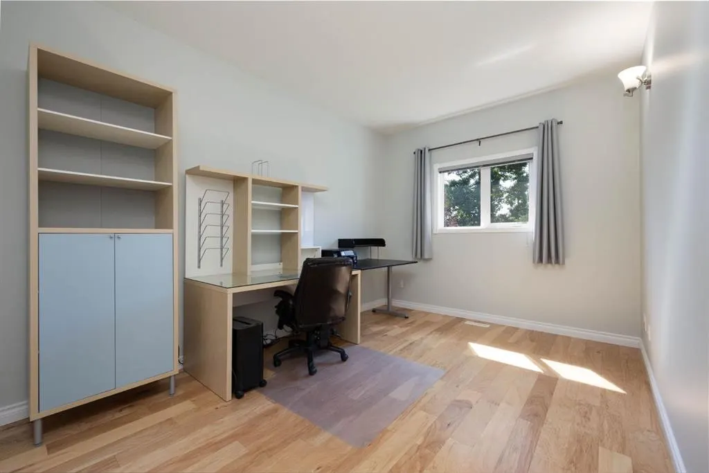 127 Berard Crescent