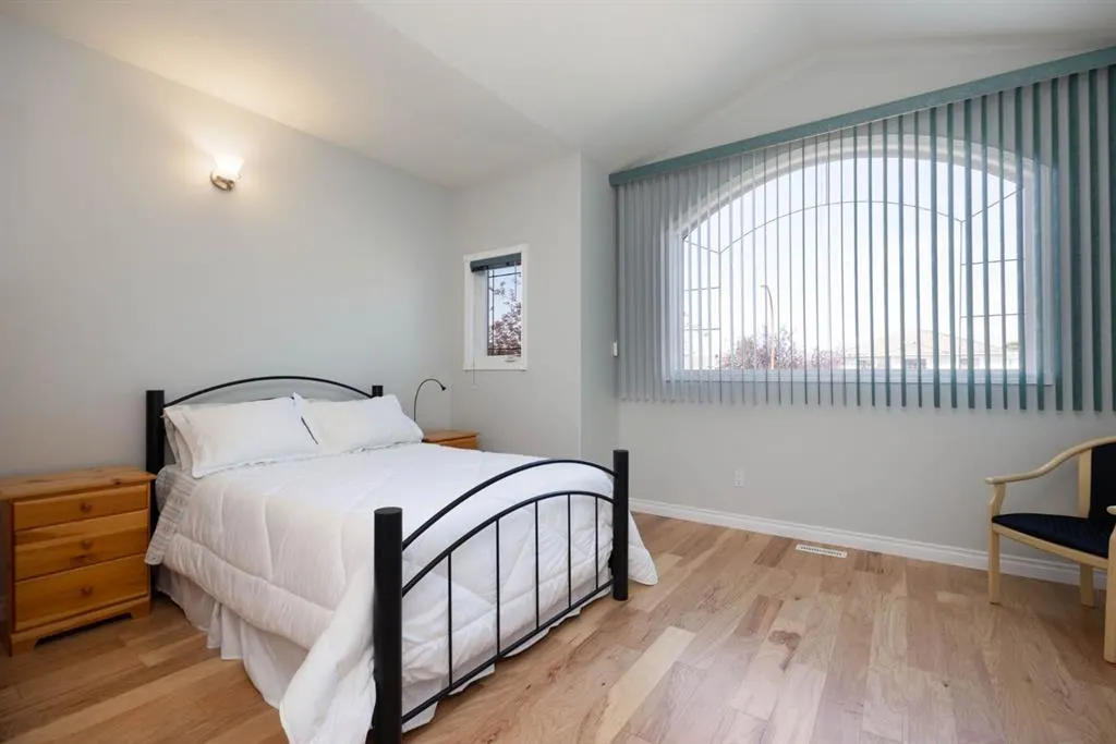 127 Berard Crescent