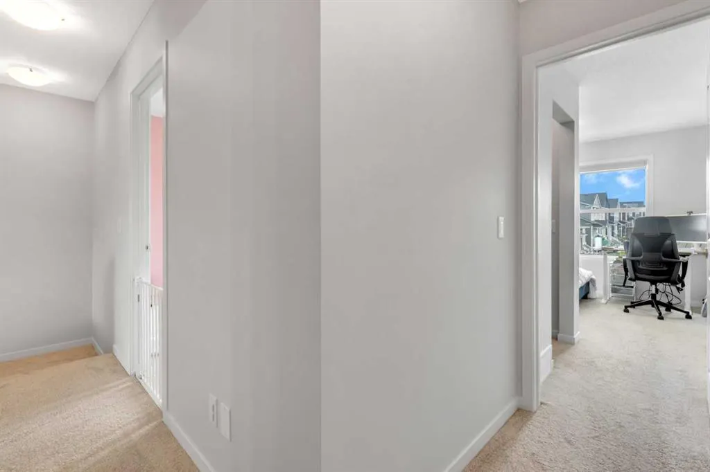 222 AQUILA Drive NW