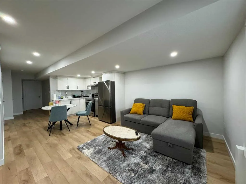 222 AQUILA Drive NW