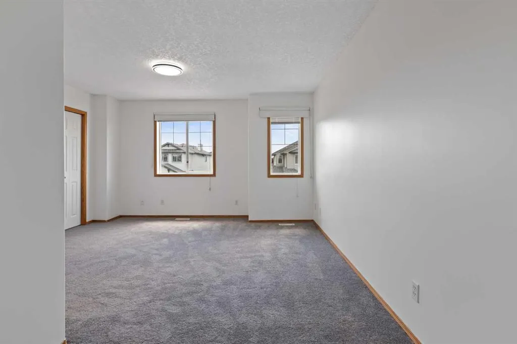 127 Tarawood Grove NE