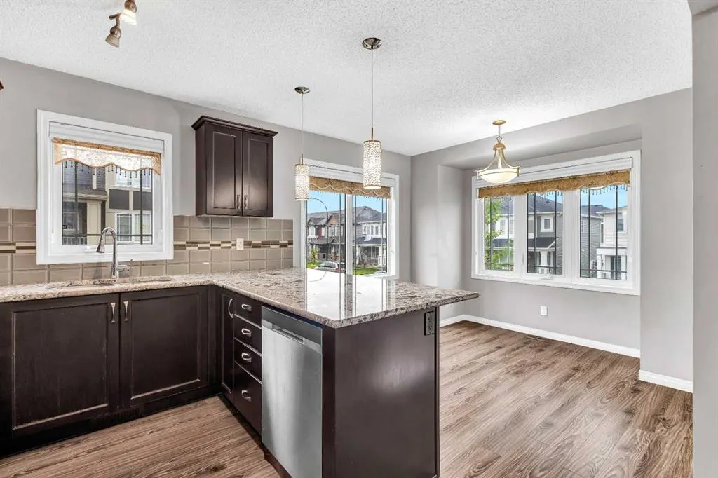 25 cityscape Row NE