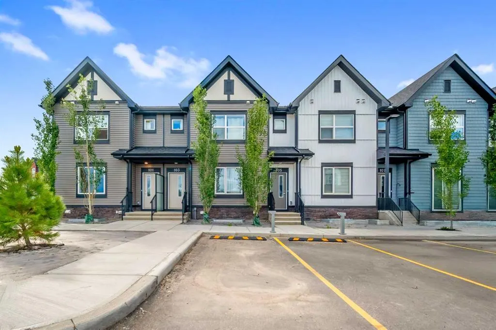 25 Evanscrest Mews NW, #101