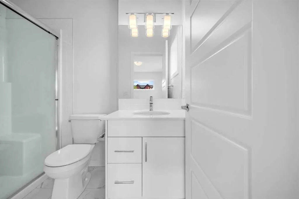 25 Evanscrest Mews NW, #101