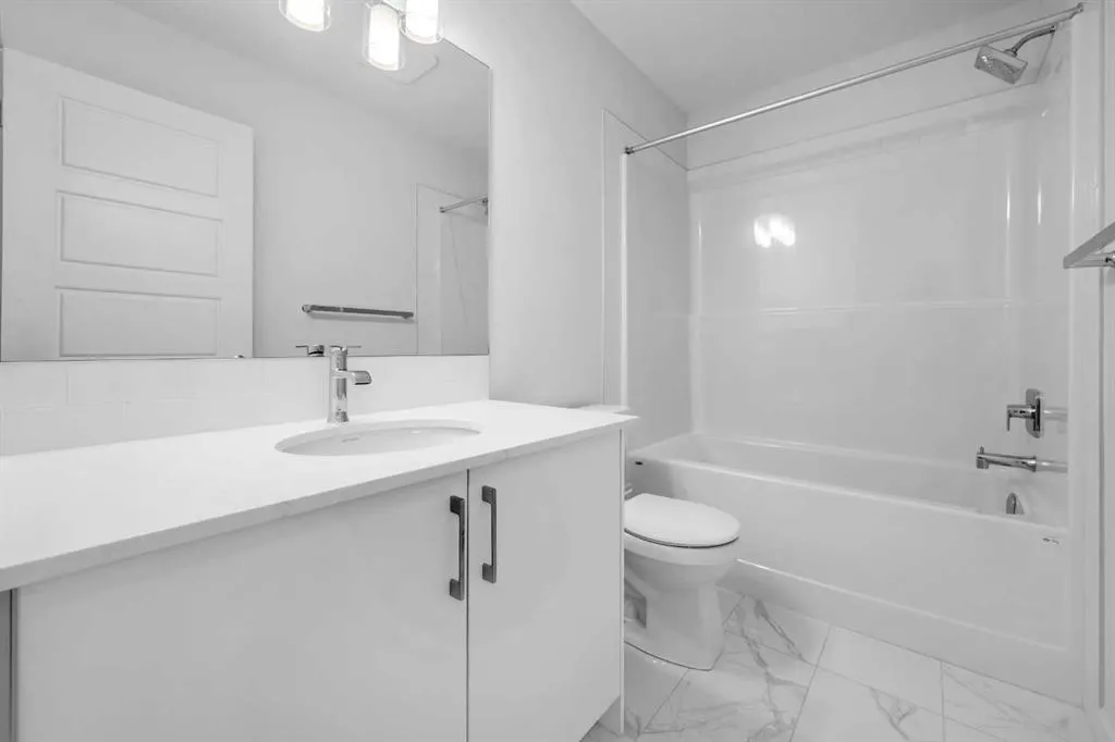 25 Evanscrest Mews NW, #101