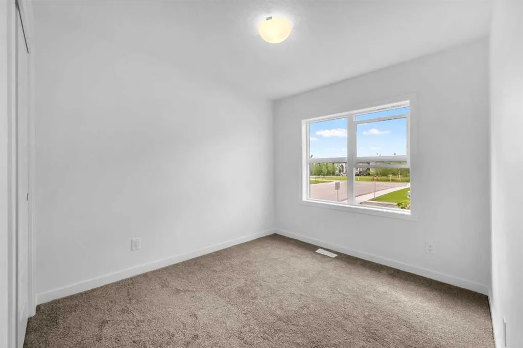 25 Evanscrest Mews NW, #101