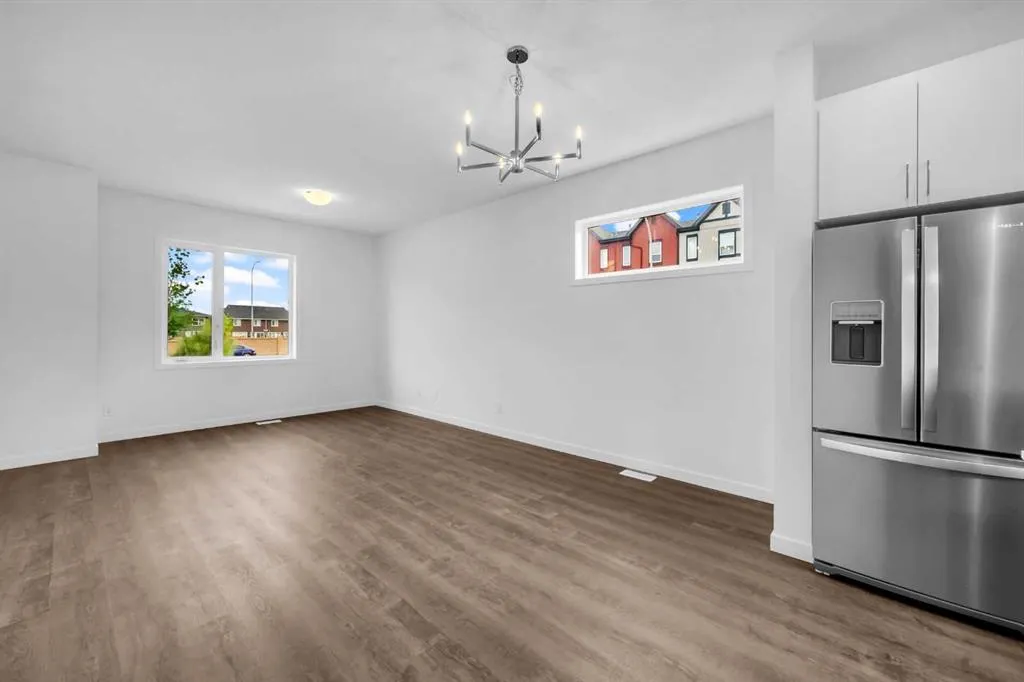 25 Evanscrest Mews NW, #101