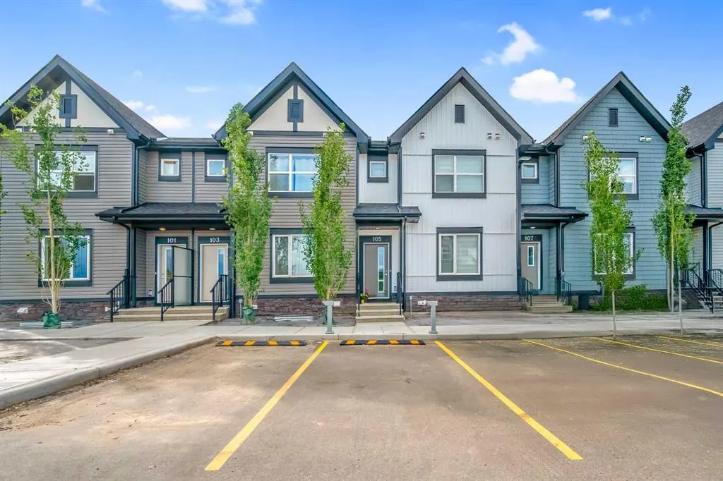 25 Evanscrest Mews NW, #101