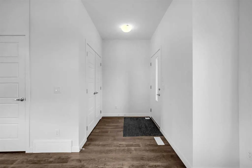 25 Evanscrest Mews NW, #101