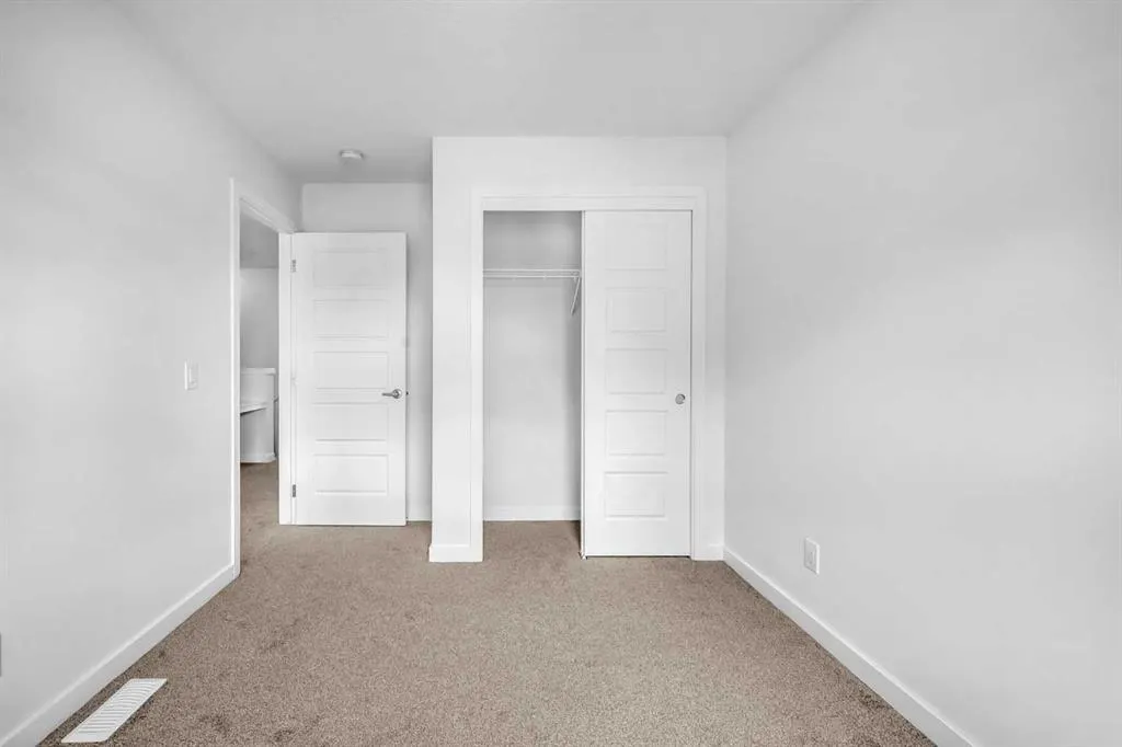 25 Evanscrest Mews NW, #101