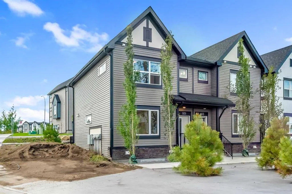 25 Evanscrest Mews NW, #101