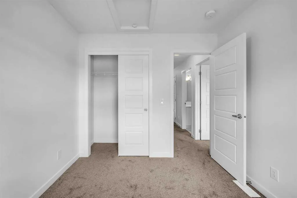 25 Evanscrest Mews NW, #101