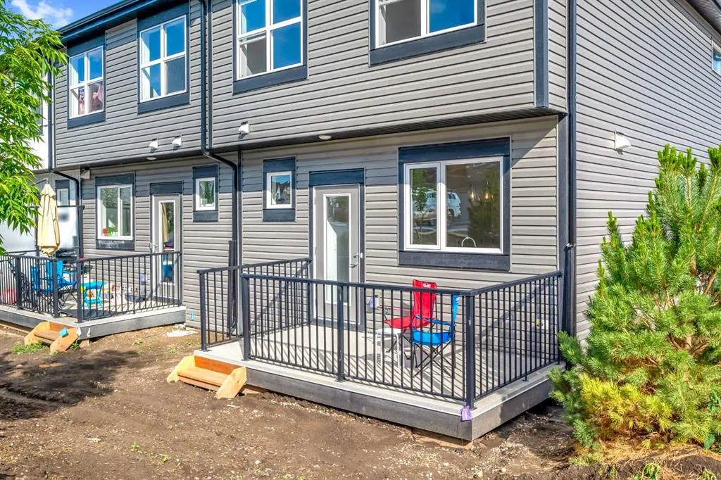 25 Evanscrest Mews NW, #101