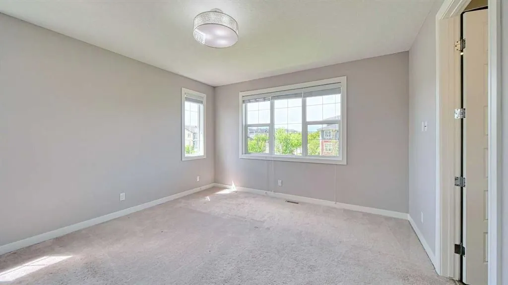 5 Nolanfield Point NW