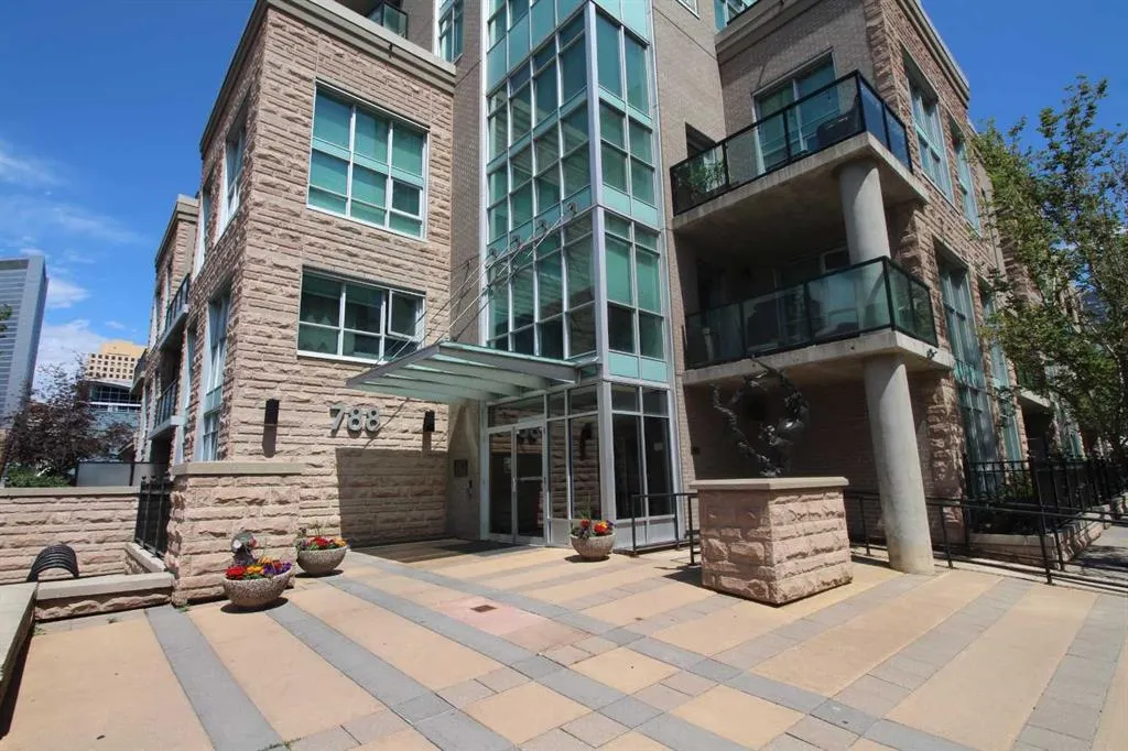 788 12 Avenue SW, #706