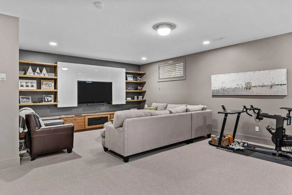 136 Silvertip Ridge, #4