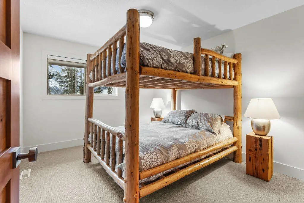 136 Silvertip Ridge, #4