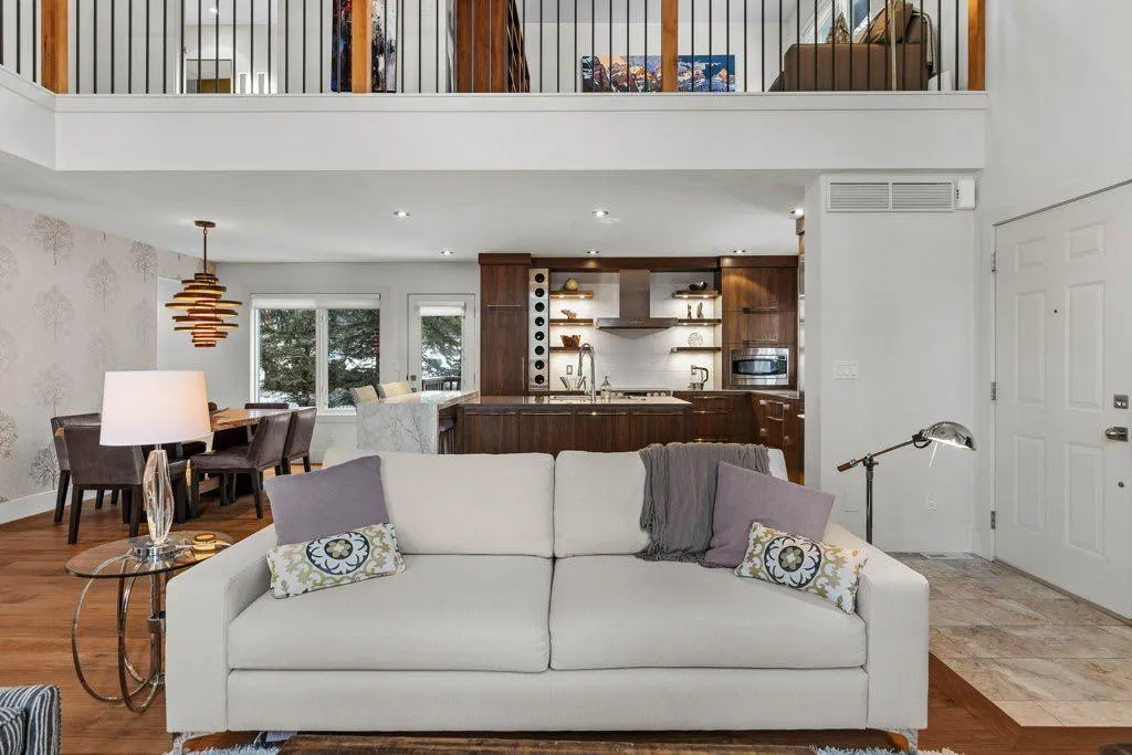 136 Silvertip Ridge, #4