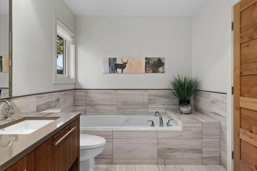 136 Silvertip Ridge, #4