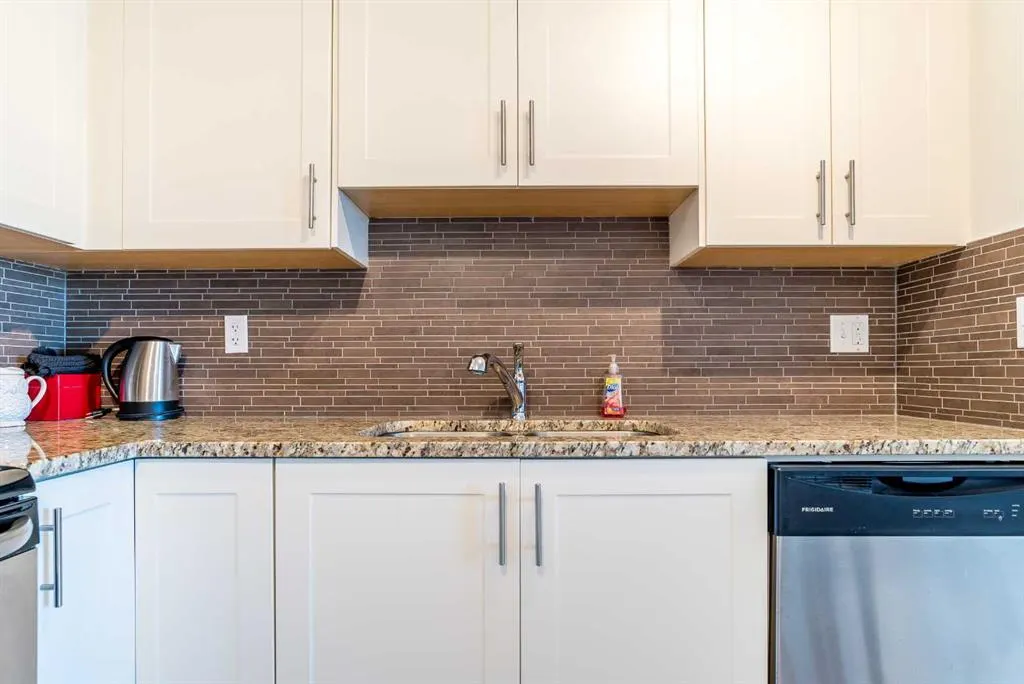 99 Copperstone Park SE, #1208