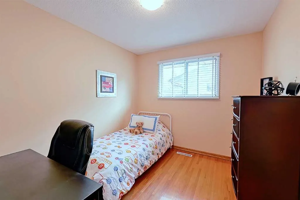 5007 Vallance Crescent NW