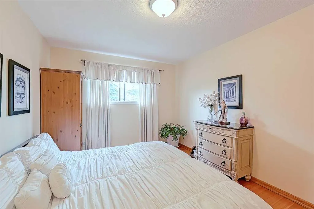 5007 Vallance Crescent NW