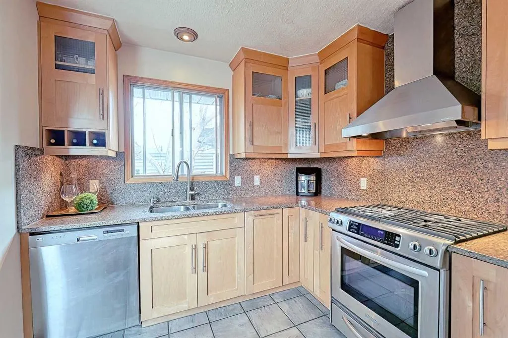 5007 Vallance Crescent NW