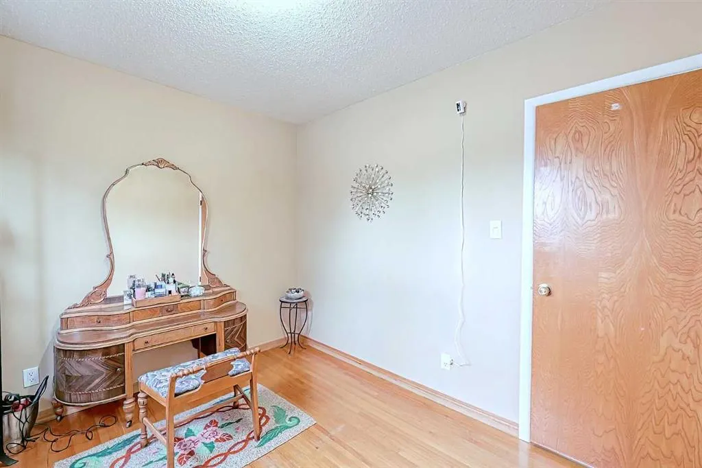 5007 Vallance Crescent NW