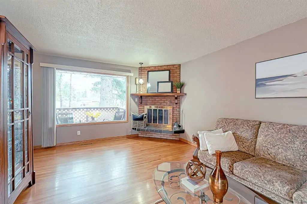 5007 Vallance Crescent NW