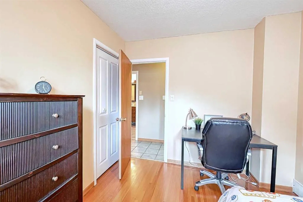5007 Vallance Crescent NW