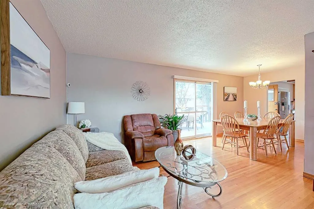 5007 Vallance Crescent NW