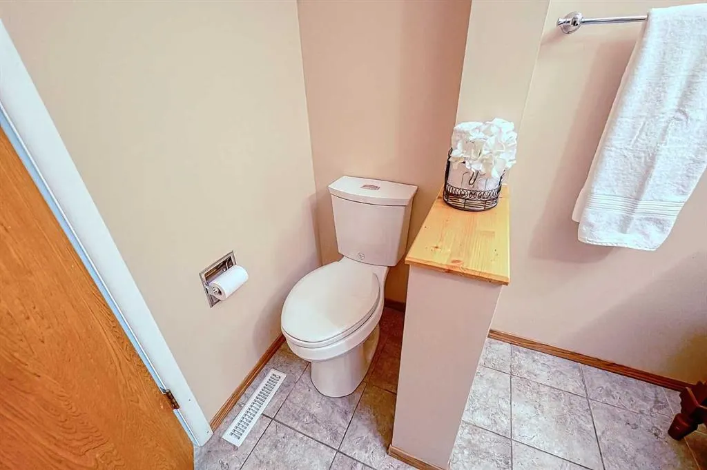 5007 Vallance Crescent NW