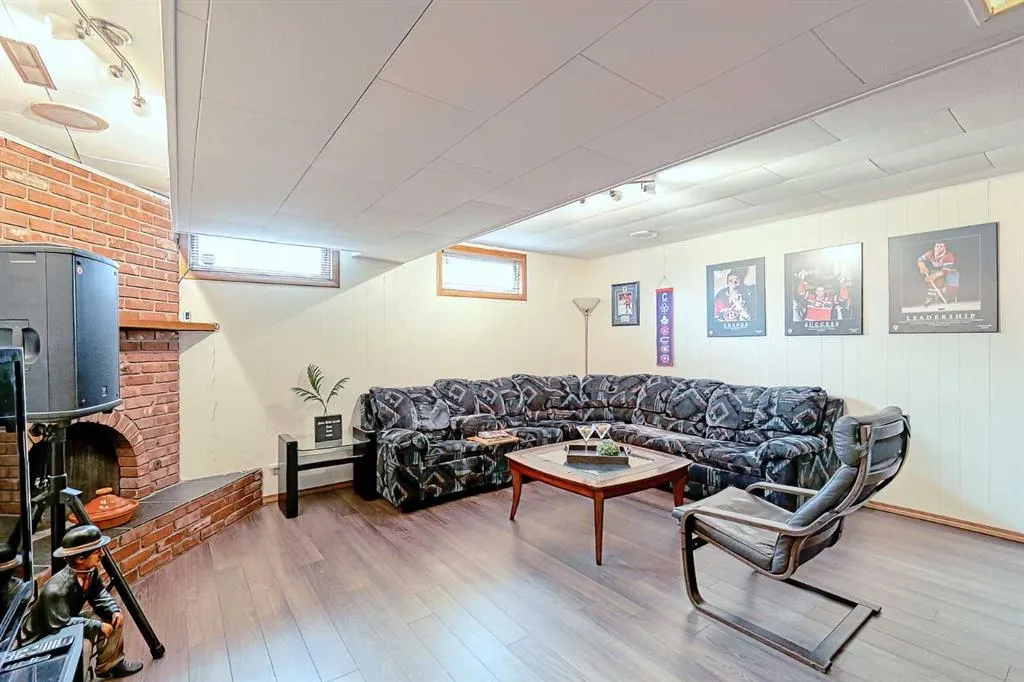5007 Vallance Crescent NW