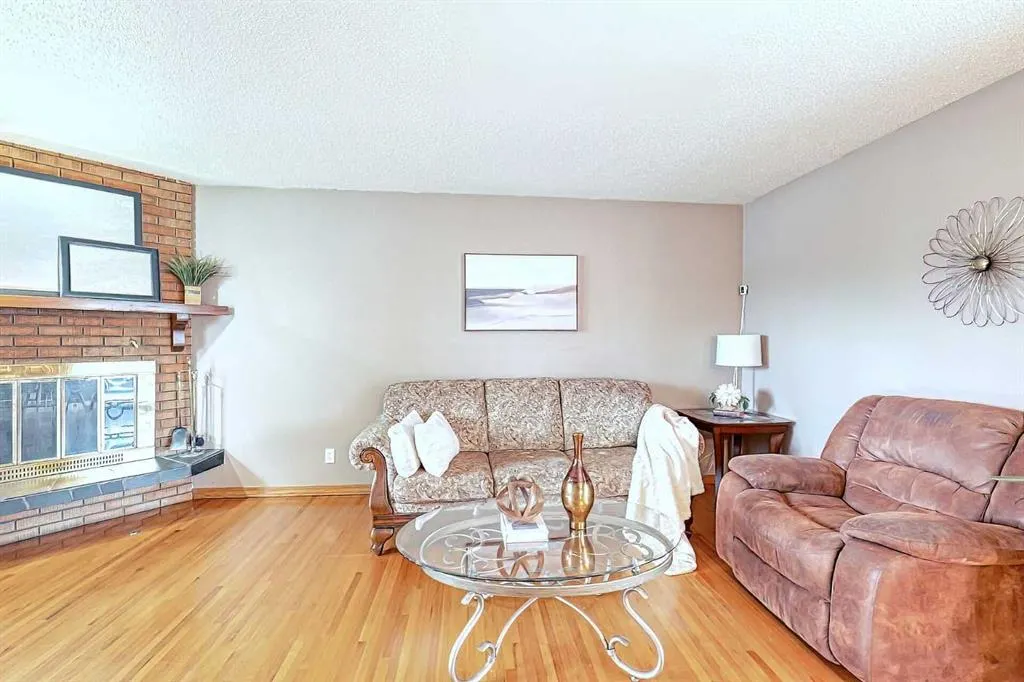 5007 Vallance Crescent NW