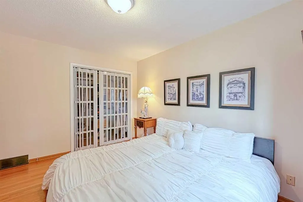 5007 Vallance Crescent NW