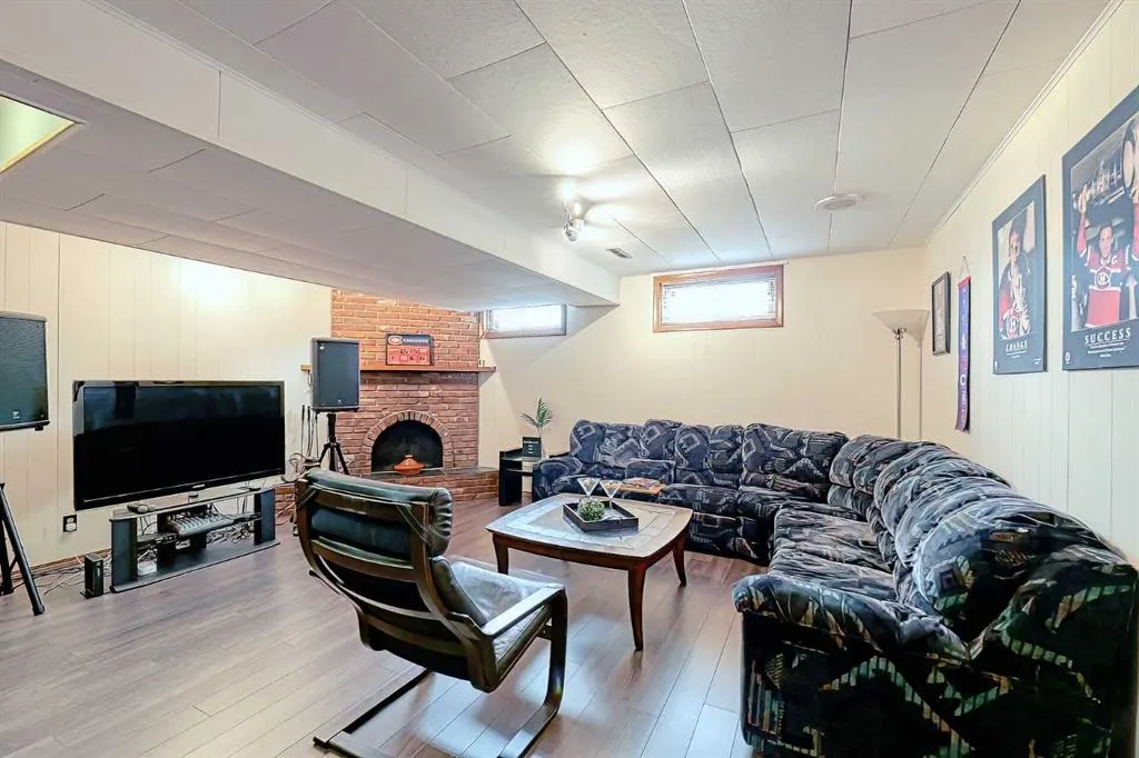 5007 Vallance Crescent NW