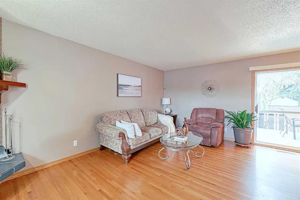5007 Vallance Crescent NW