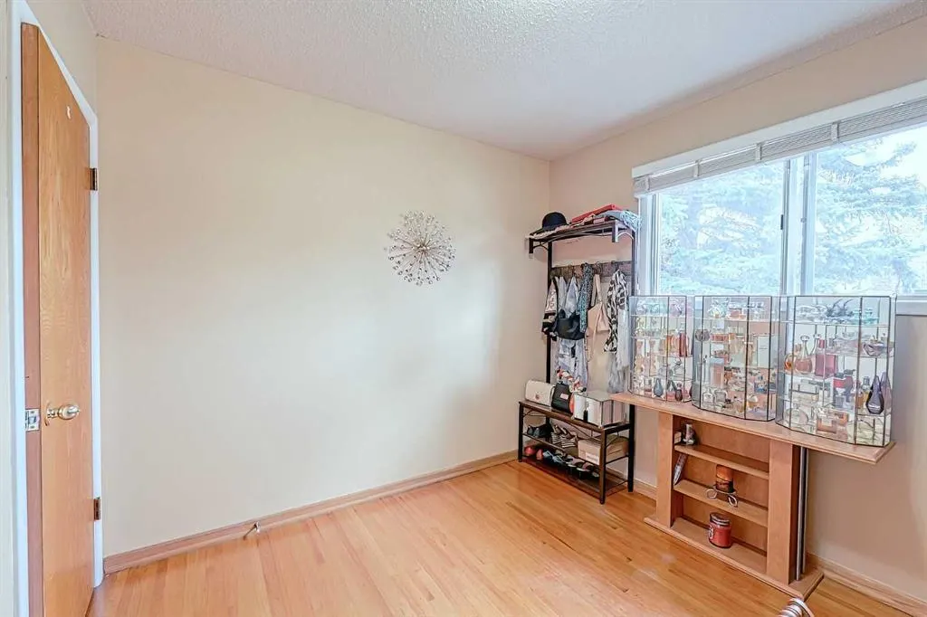 5007 Vallance Crescent NW