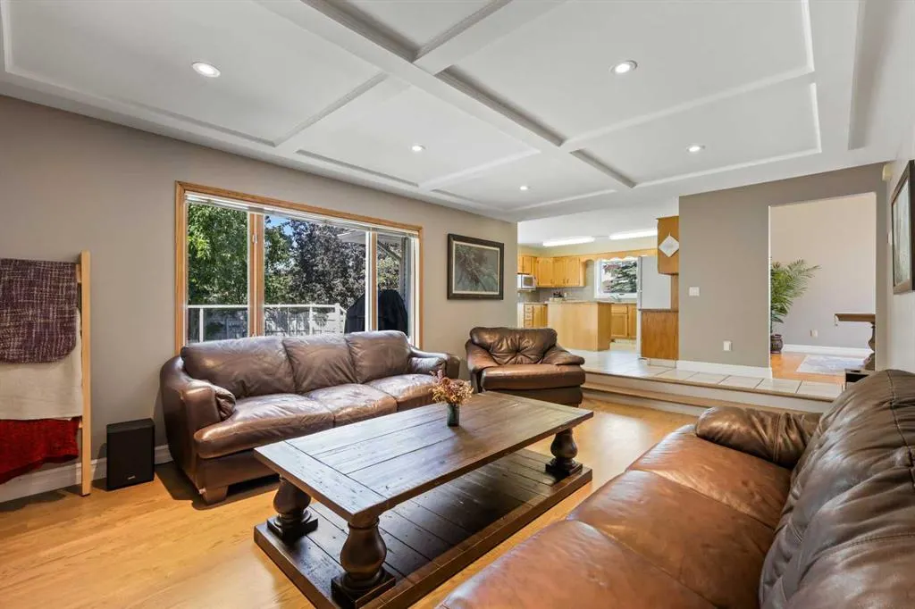 202 Hawktree Bay NW
