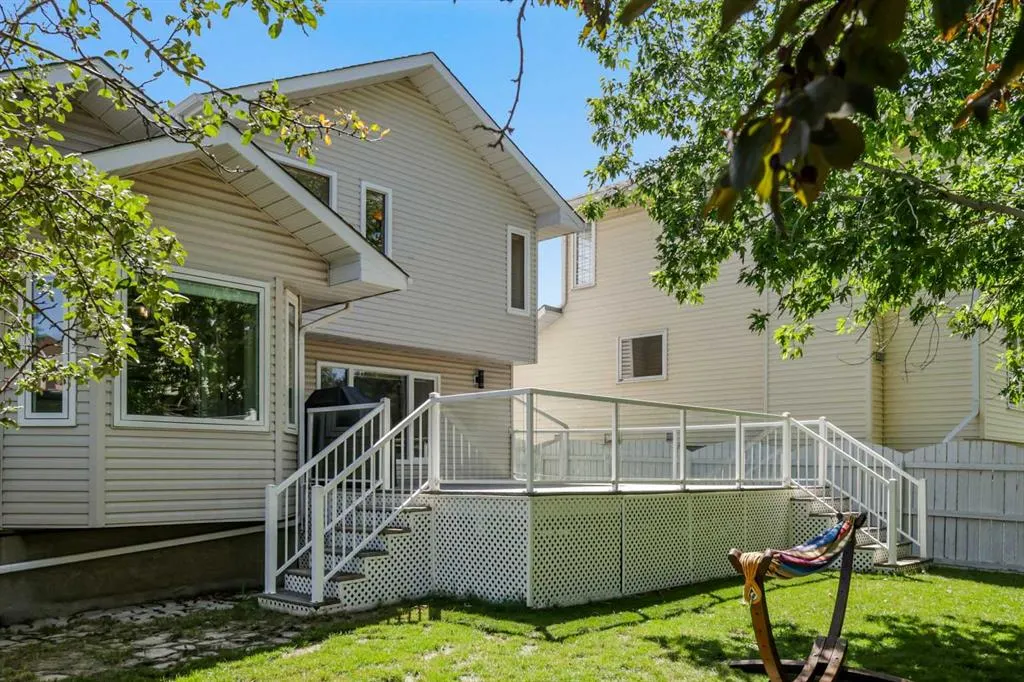 202 Hawktree Bay NW