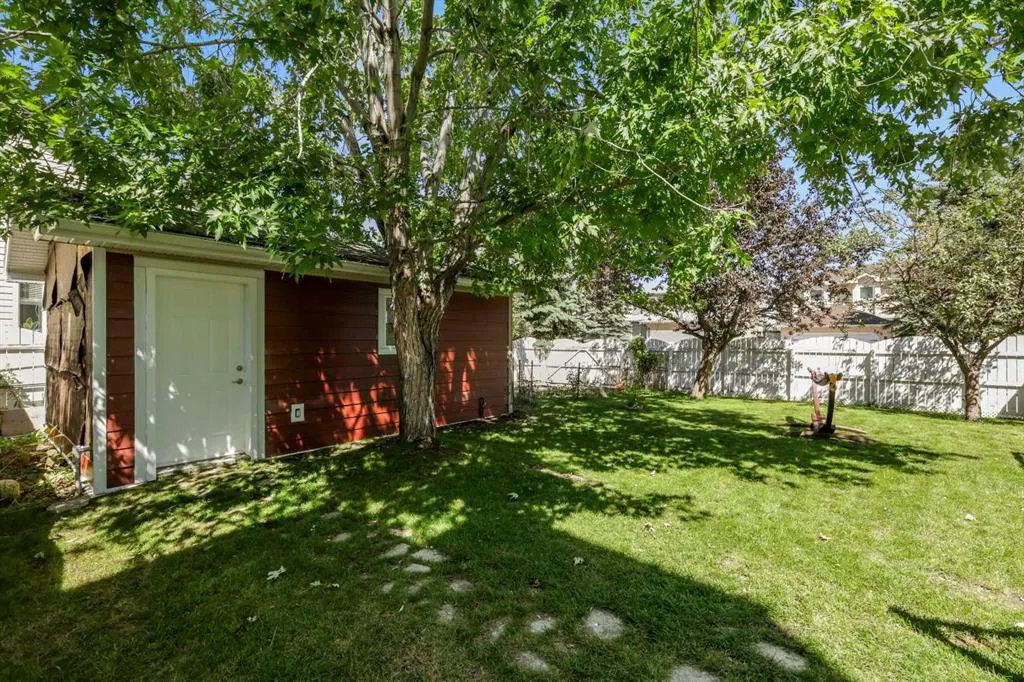 202 Hawktree Bay NW