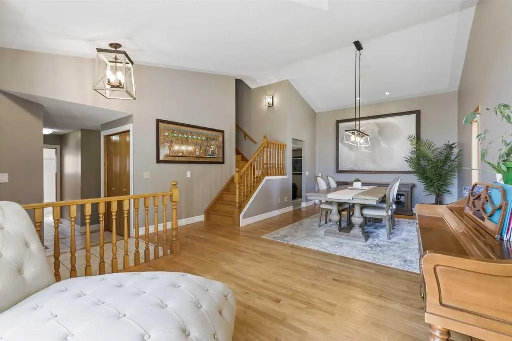 202 Hawktree Bay NW