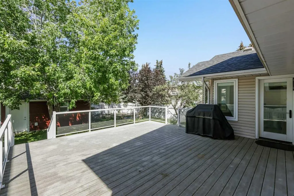 202 Hawktree Bay NW