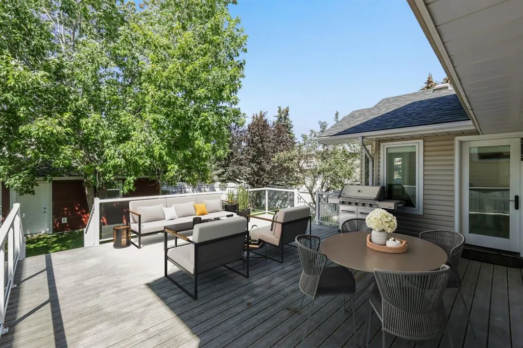 202 Hawktree Bay NW