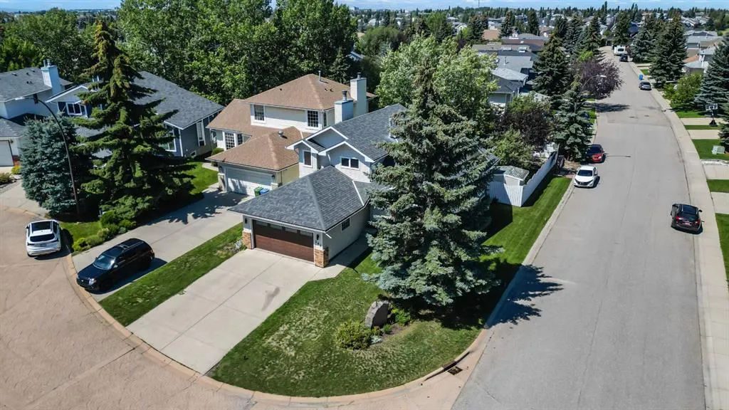 202 Hawktree Bay NW
