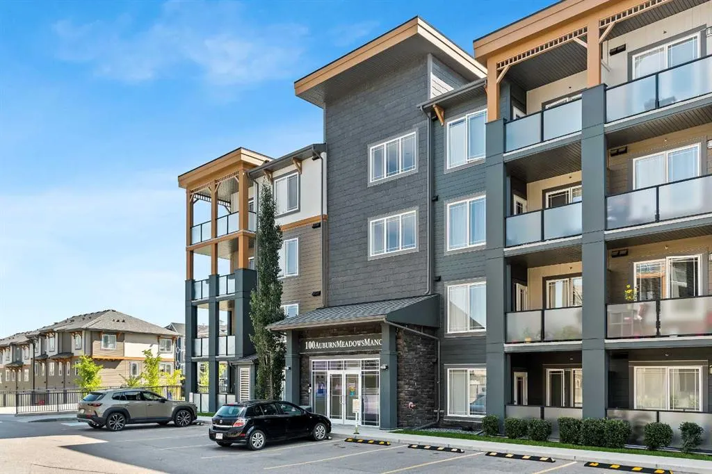 100 Auburn Meadows Manor SE, #206