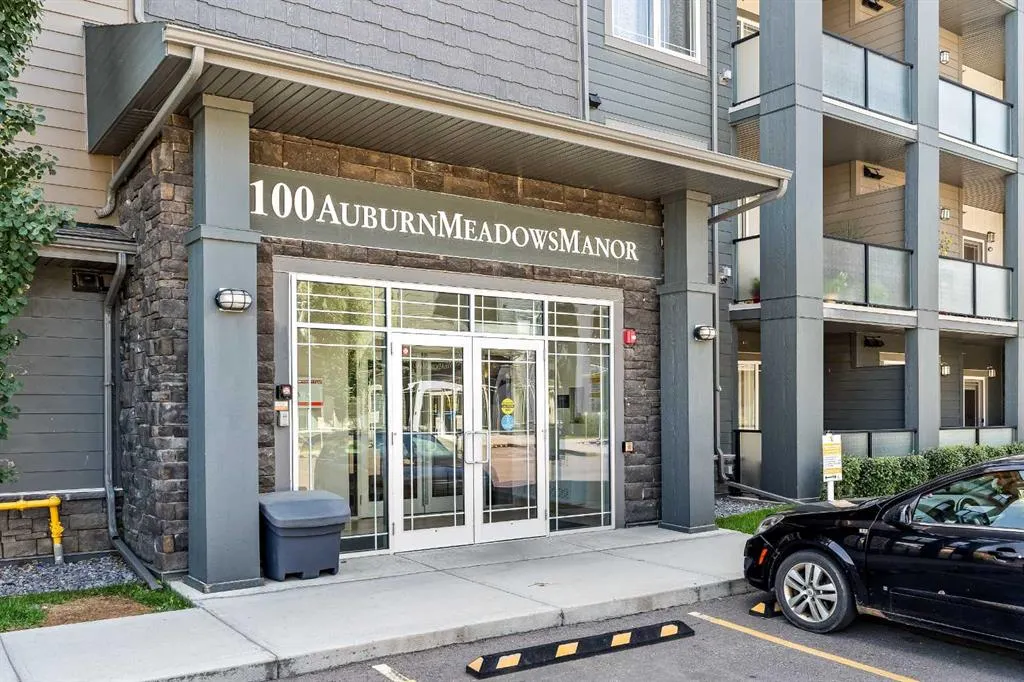 100 Auburn Meadows Manor SE, #206