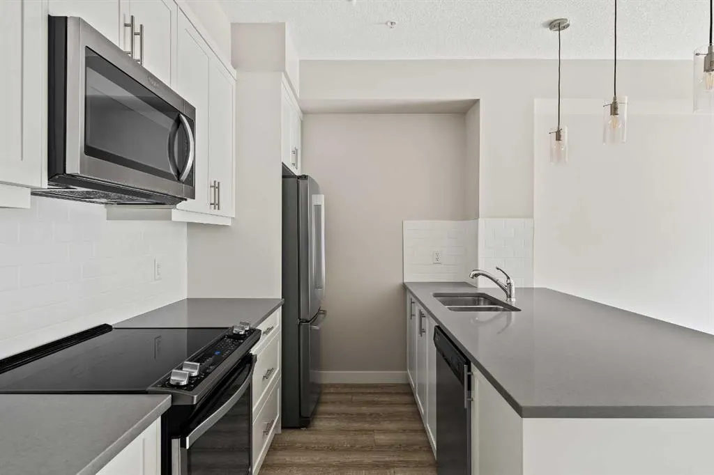 100 Auburn Meadows Manor SE, #206